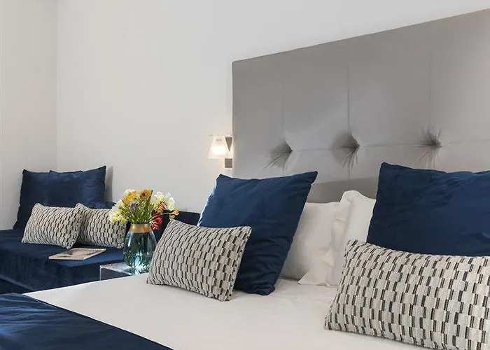 Residenza Zanardelli Bed & Breakfast 4*