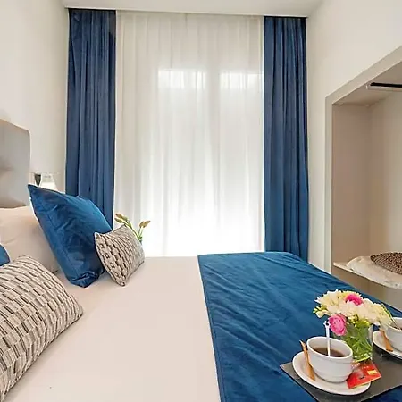 Bed & Breakfast Residenza Zanardelli 4*