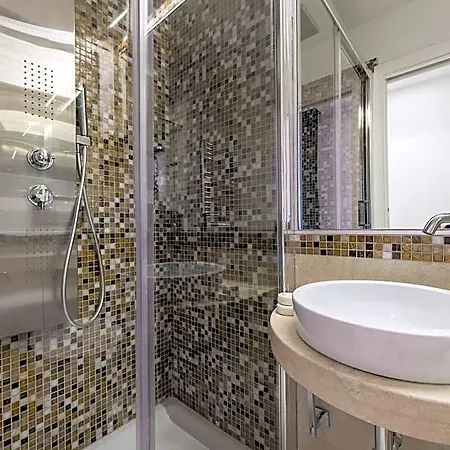 Residenza Zanardelli Bed & Breakfast 4*