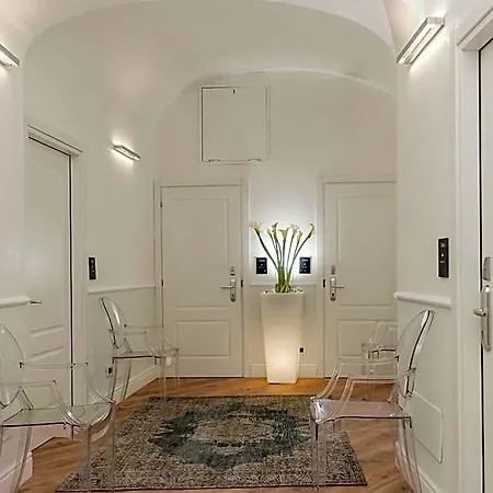 Residenza Zanardelli Bed & Breakfast 4*