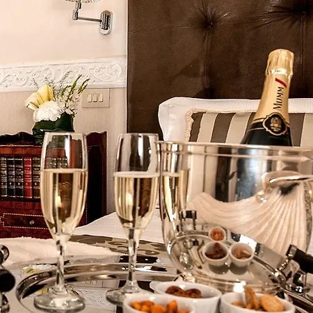 Residenza Zanardelli Bed & Breakfast 4*